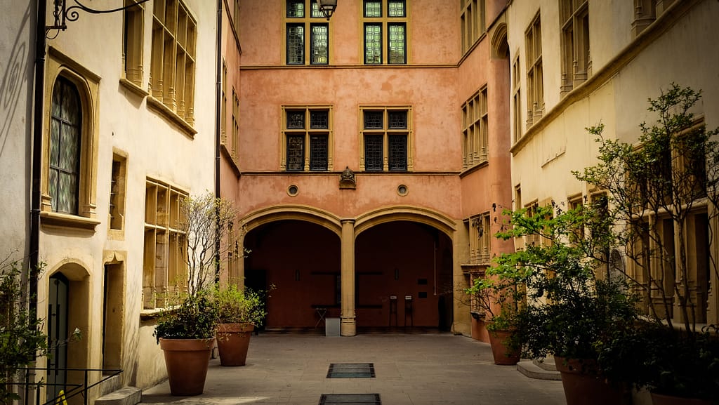 entretien des cours interieurs à paris nettoyage franco portugais