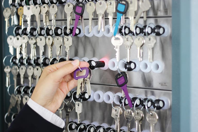 gestion des clé concierge nettoyage franco portugais